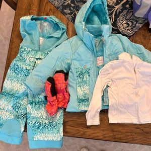 3T ski lot. Includes bib, coat, pullover fleece top and hestra gloves.